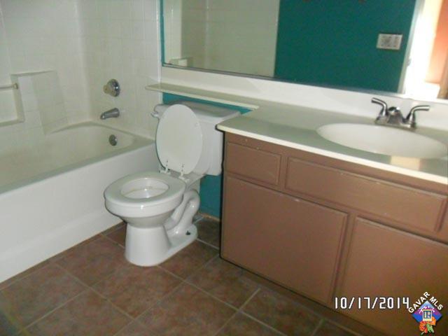 37604 Teal Street Palmdale, CA 93552 - Photo 5 of 10 a bathroom with a sink toilet and bathtub