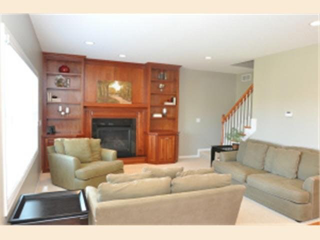 3683 Blakesley Lane Northwest Rochester, MN 55901 - Photo 4 of 31 Gallery Image 4