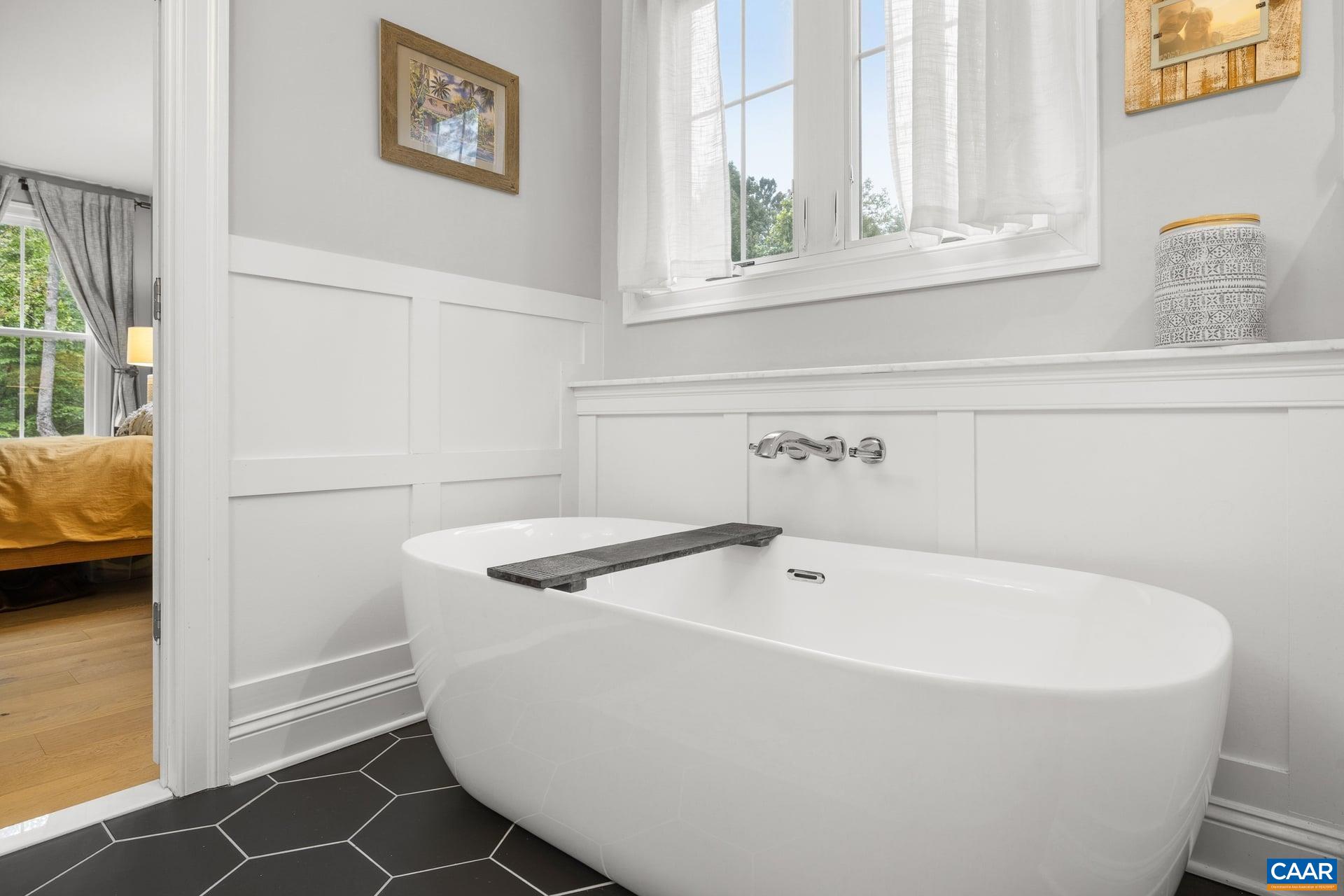 271 Two Rivers Drive Troy, VA 22974 - Photo 30 of 63 Primary En Suite Bathroom