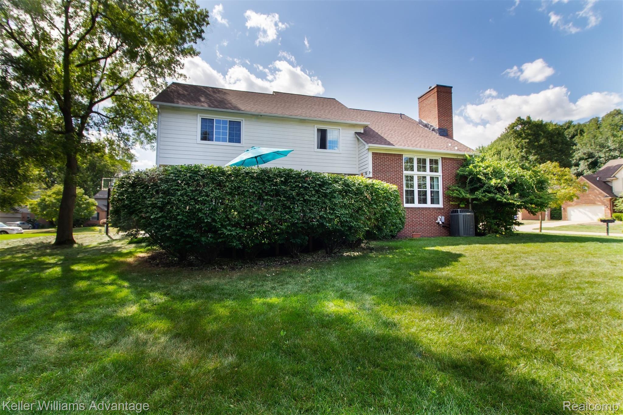 2693 Forest View Court Rochester, MI 48307 - Photo 22 of 55 ForestViewCt_2693_Back_08.jpg