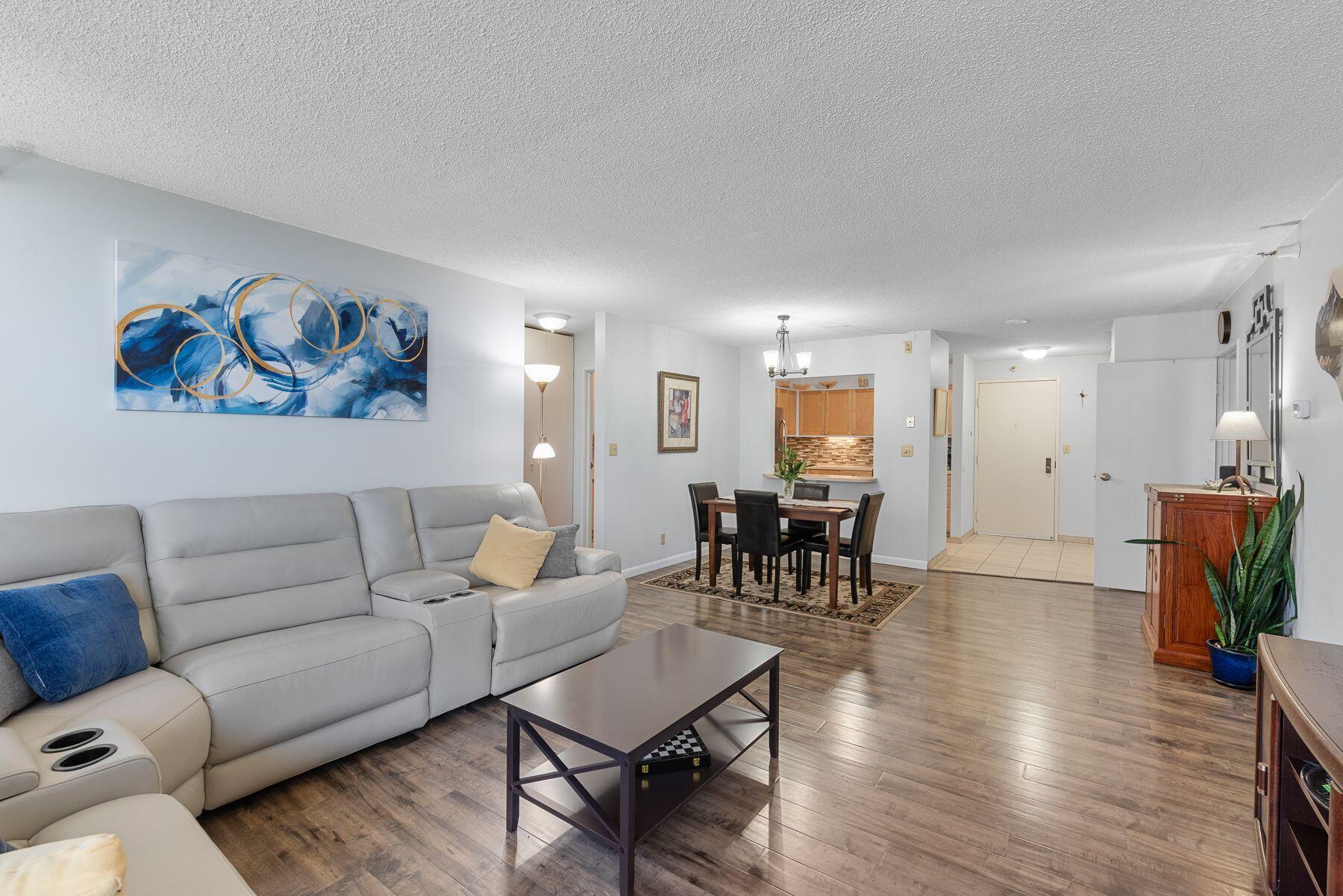 1660 North Prospect Avenue, Unit 1207 Milwaukee, WI 53202 - Photo 3 of 14 Open Layout