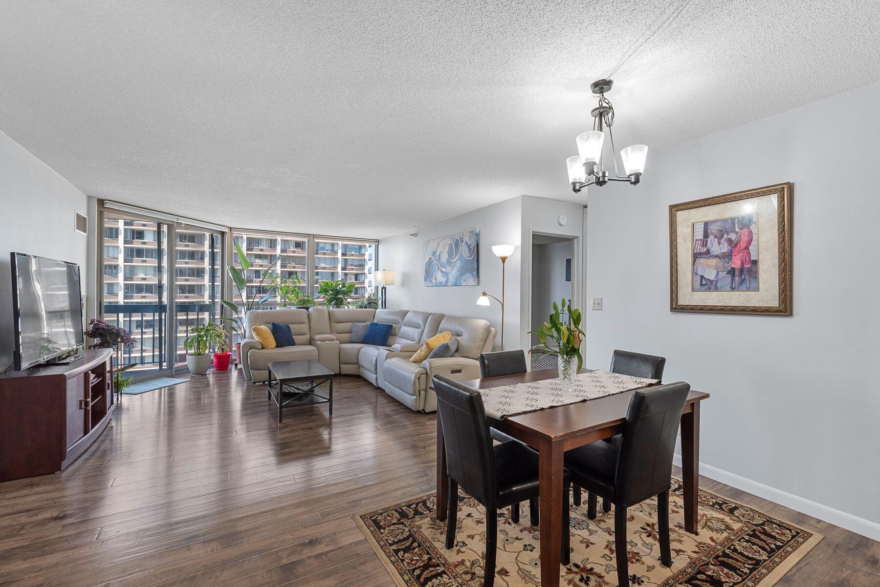 1660 North Prospect Avenue, Unit 1207 Milwaukee, WI 53202 - Photo 6 of 14 12th Floor Unit