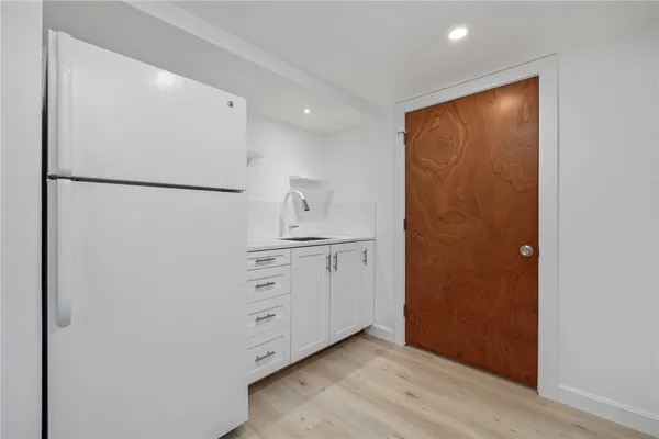 $3,800 | 5 Holten Avenue, Newport, RI 02840
