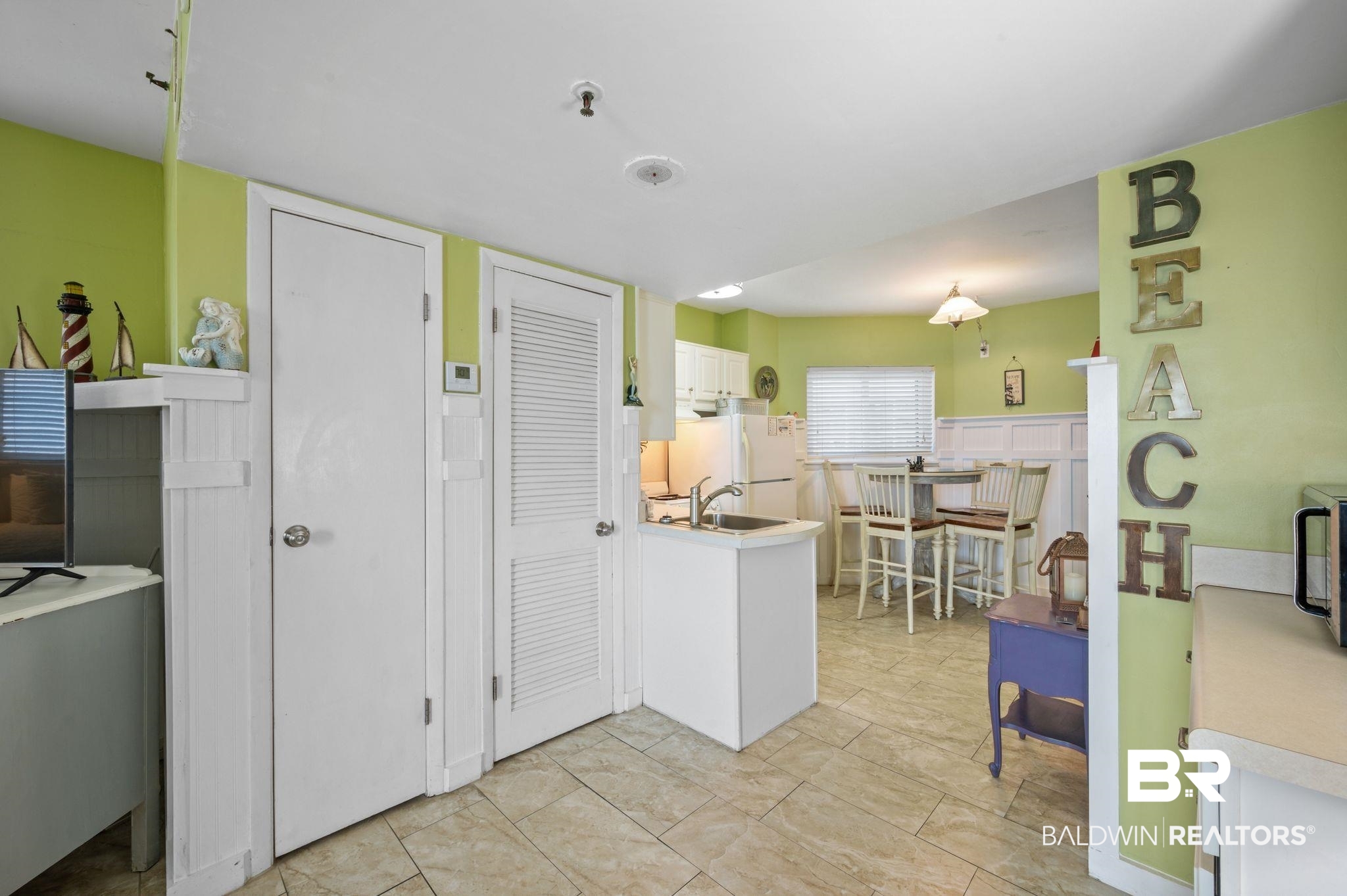375 Plantation Road, Unit 5304 Gulf Shores, AL 36542 - Photo 12 of 42 Kitchen with freestanding refrigerator, white cabinets, and light countertops