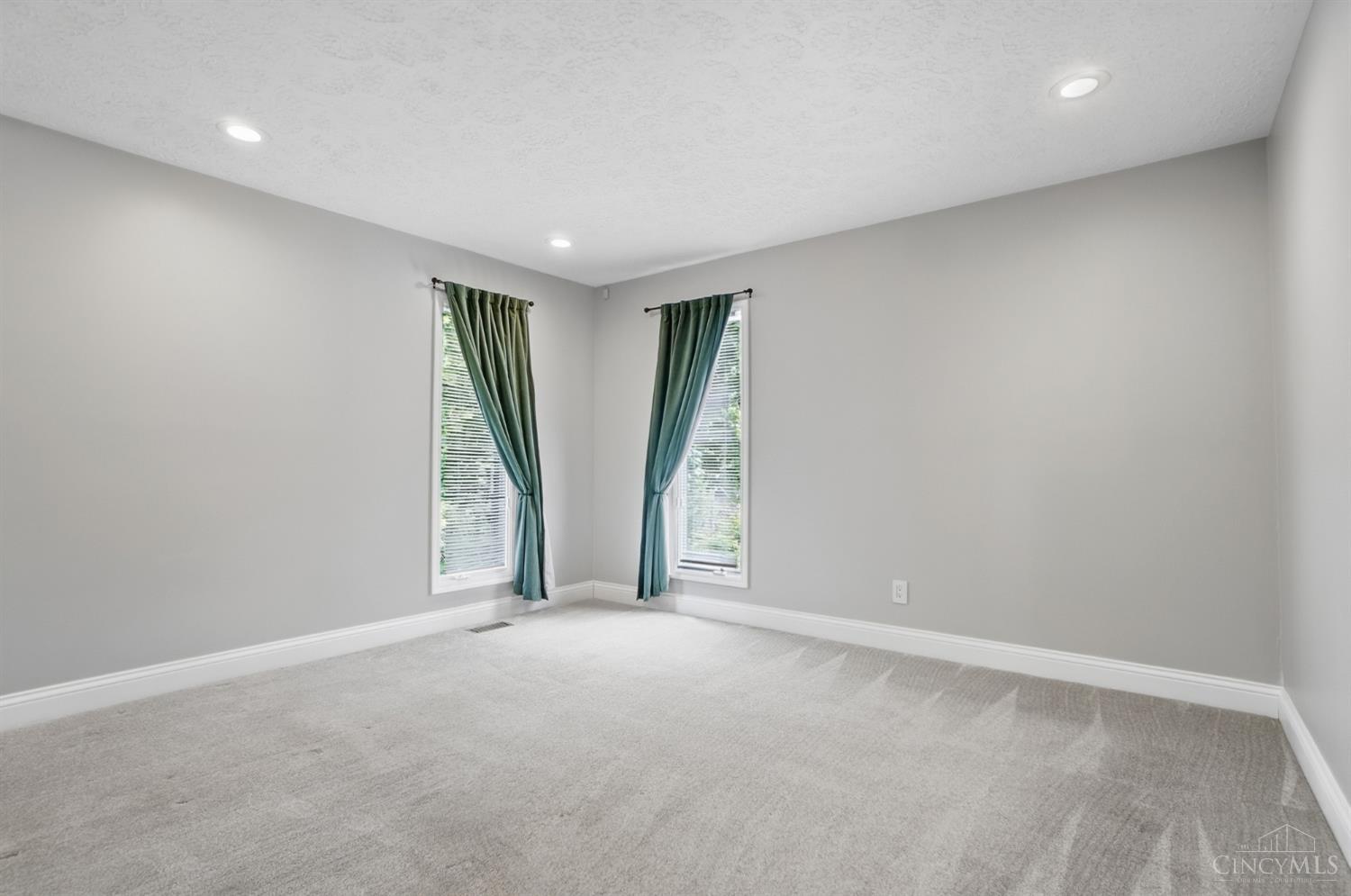 6594 Springdale Road Cincinnati, OH 45247 - Photo 22 of 57