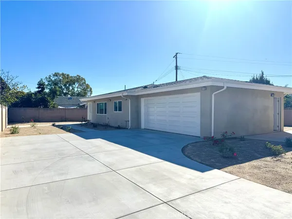 $4,250 | 14062 Carfax Avenue, Unit 2, Tustin, CA 92780