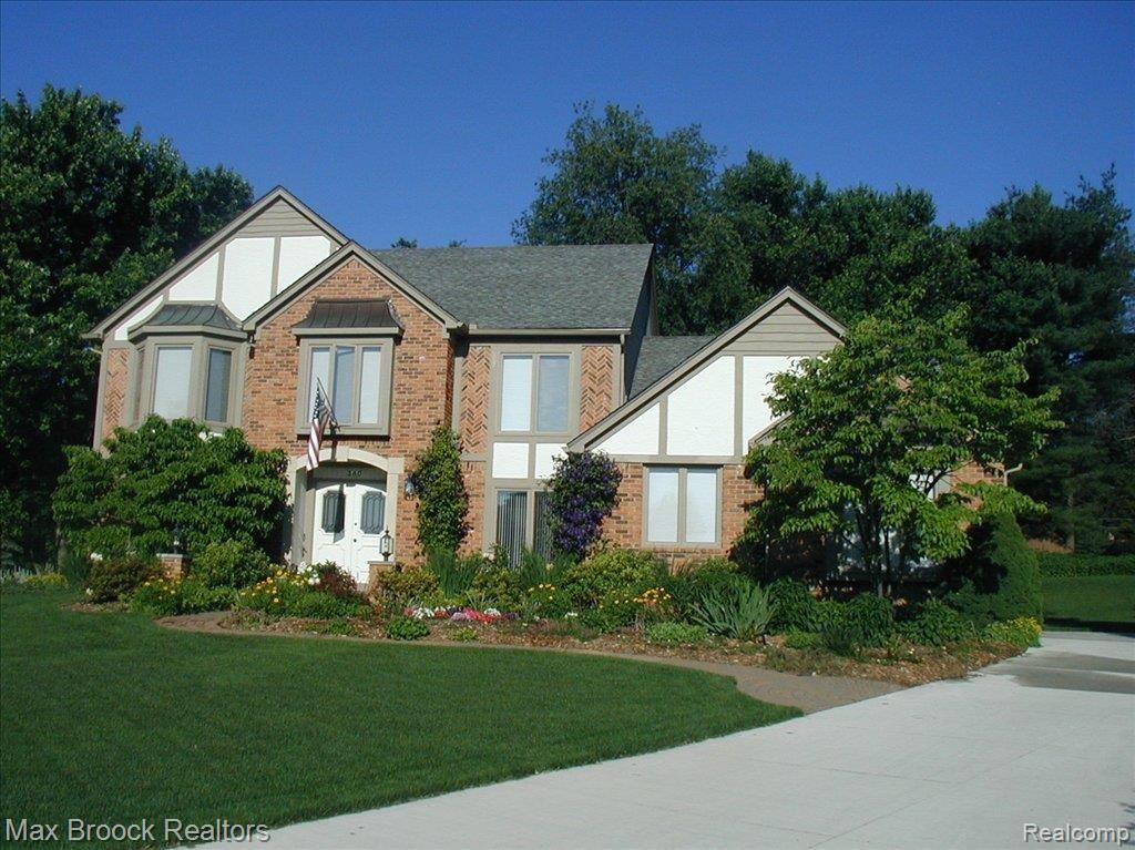 380 Lake Forest Road Rochester, MI 48309 - Photo 2 of 25 3 Front - Lake Forest