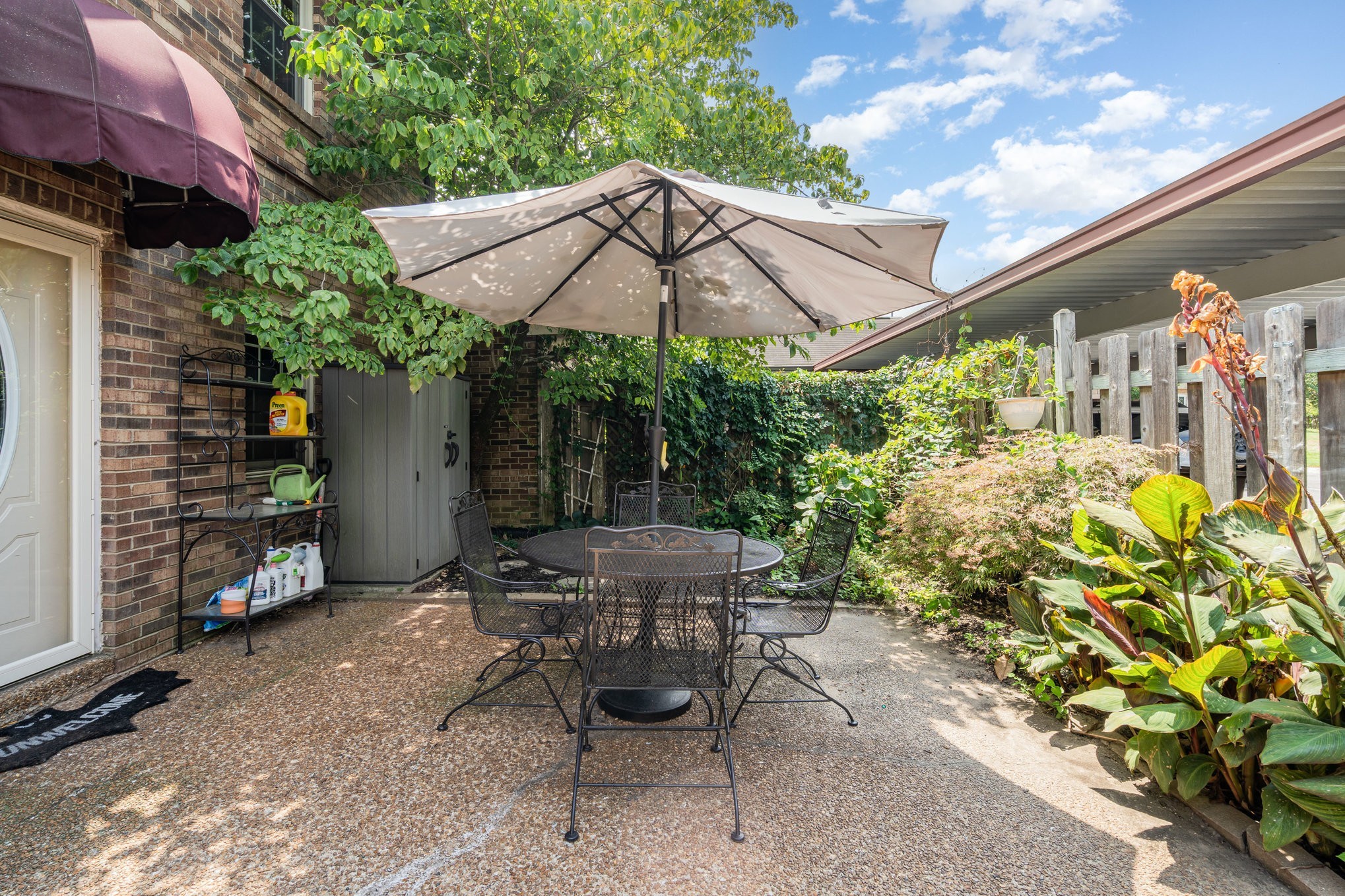 4001 Anderson Road, Unit B124 Nashville, TN 37217 - Photo 28 of 36 a view of patio with table and chairs under an umbrella