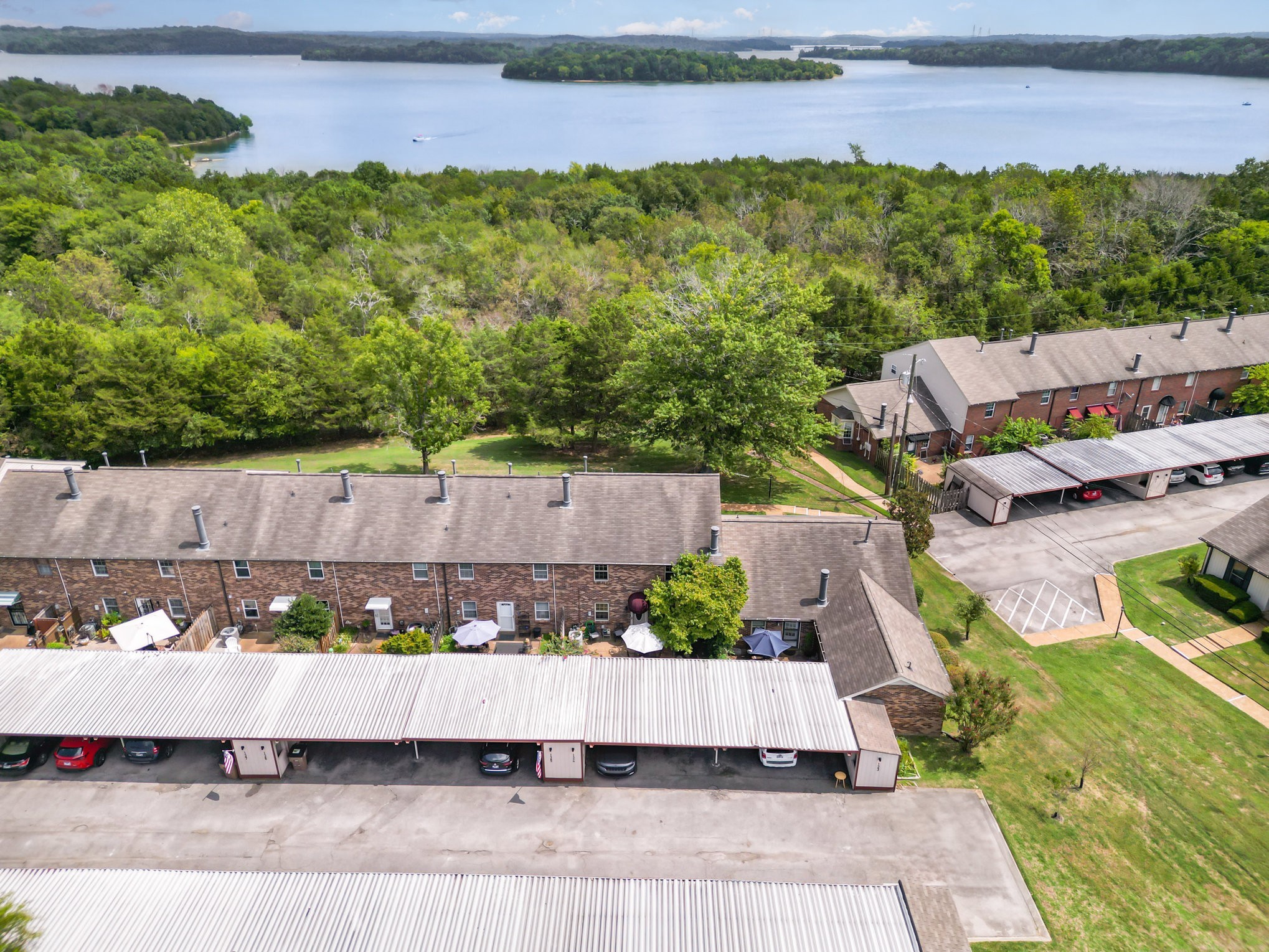 4001 Anderson Road, Unit B124 Nashville, TN 37217 - Photo 32 of 36 a view of a house with a yard
