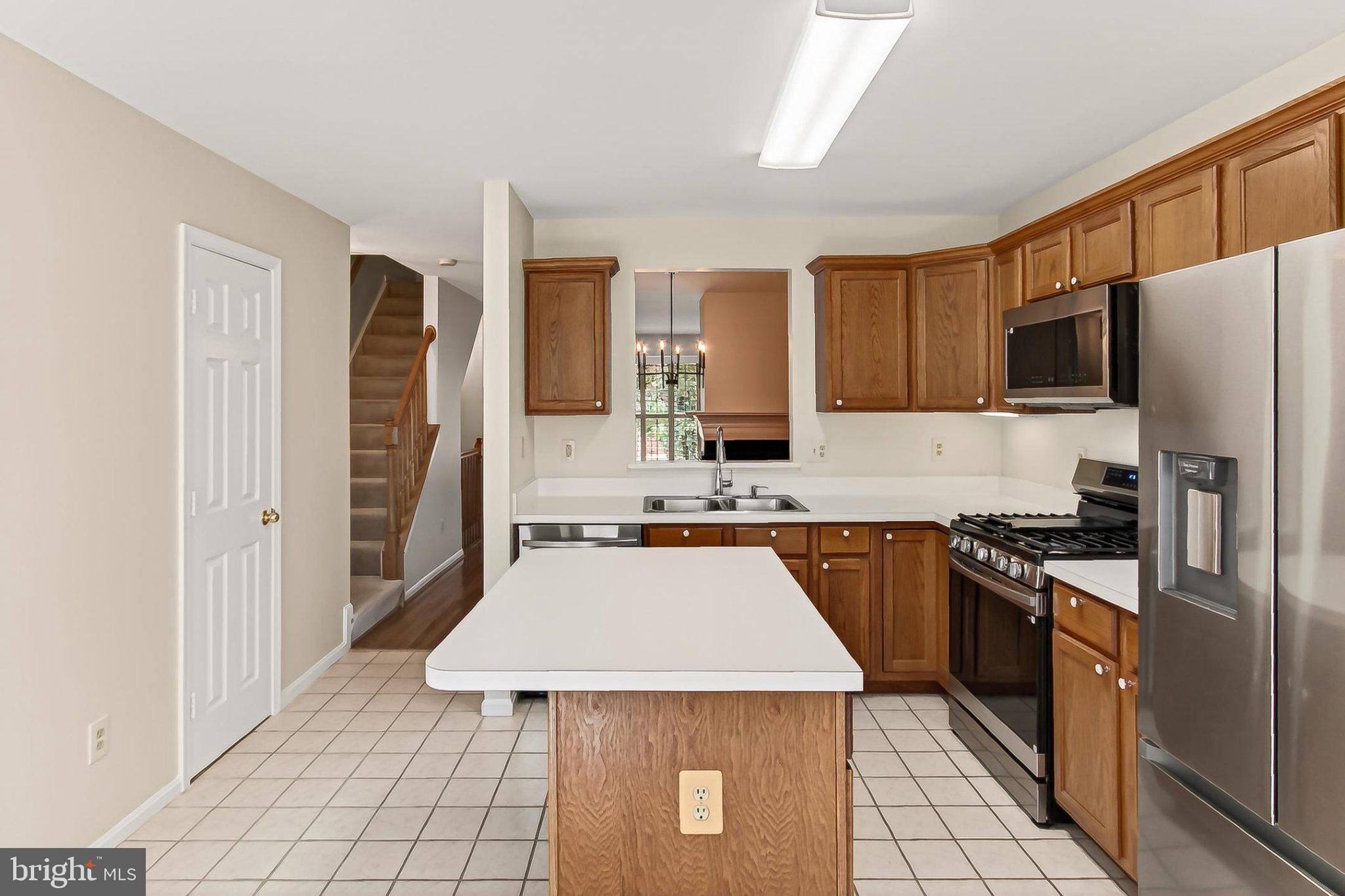 13157 Kidwell Field Road Herndon, VA 20171 - Photo 19 of 50 Modern kitchen with warm wood accents.