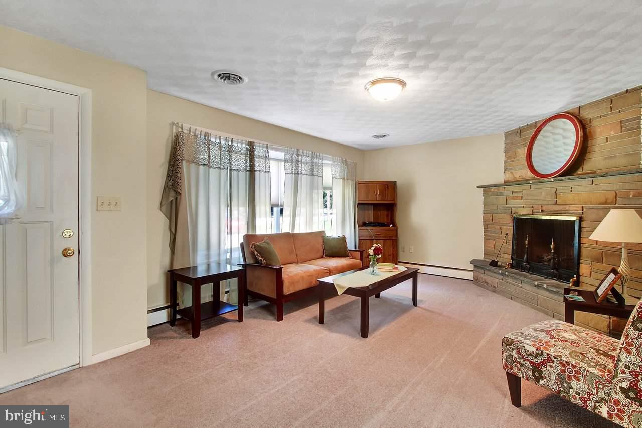 840 Locust Grove Road York, PA 17402 - Photo 3 of 22 Gallery Image 3