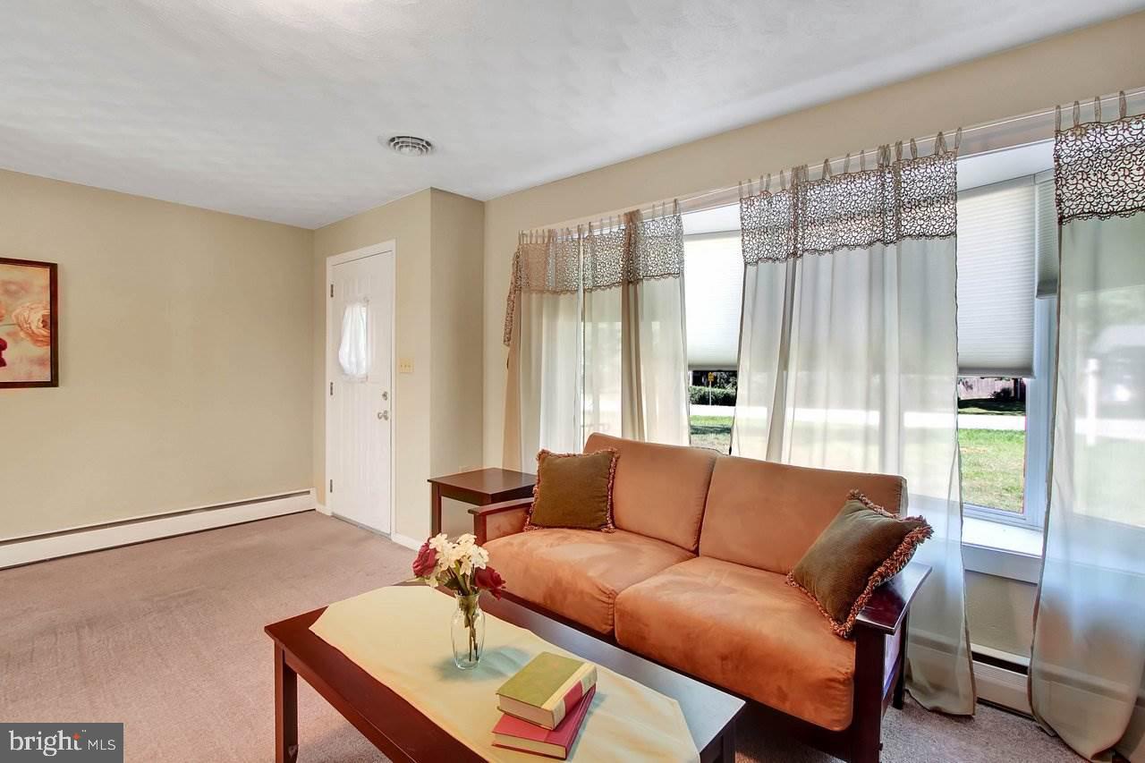 840 Locust Grove Road York, PA 17402 - Photo 4 of 22 Gallery Image 4