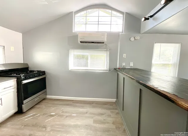 $999 | 1000 Kayton Avenue, San Antonio, TX 78210