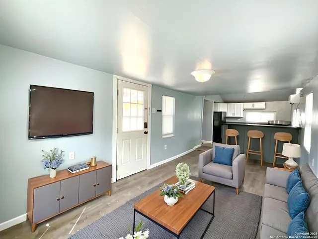 $999 | 1000 Kayton Avenue, San Antonio, TX 78210