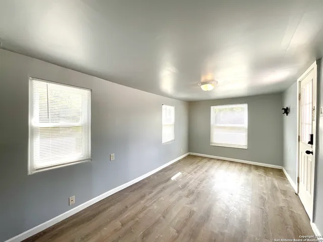 $999 | 1000 Kayton Avenue, San Antonio, TX 78210