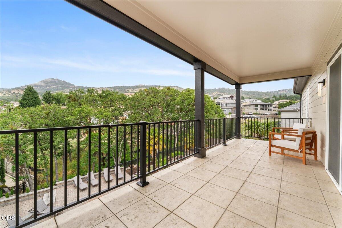 1013 Roxy Ann Road Medford, OR 97504 - Photo 51 of 74 66-balcony