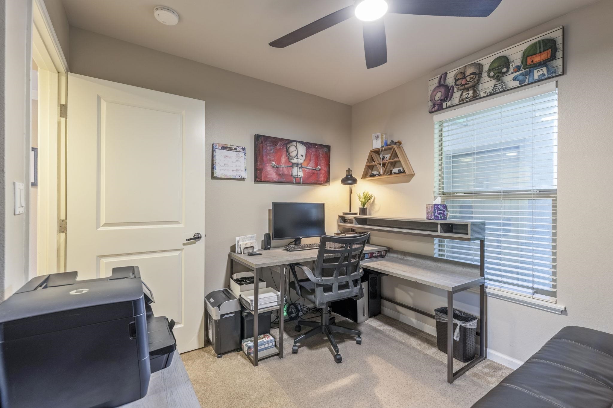 44 Kanani Road, Unit 2202 Kihei, HI 96753 - Photo 20 of 42 a workspace with furniture and window