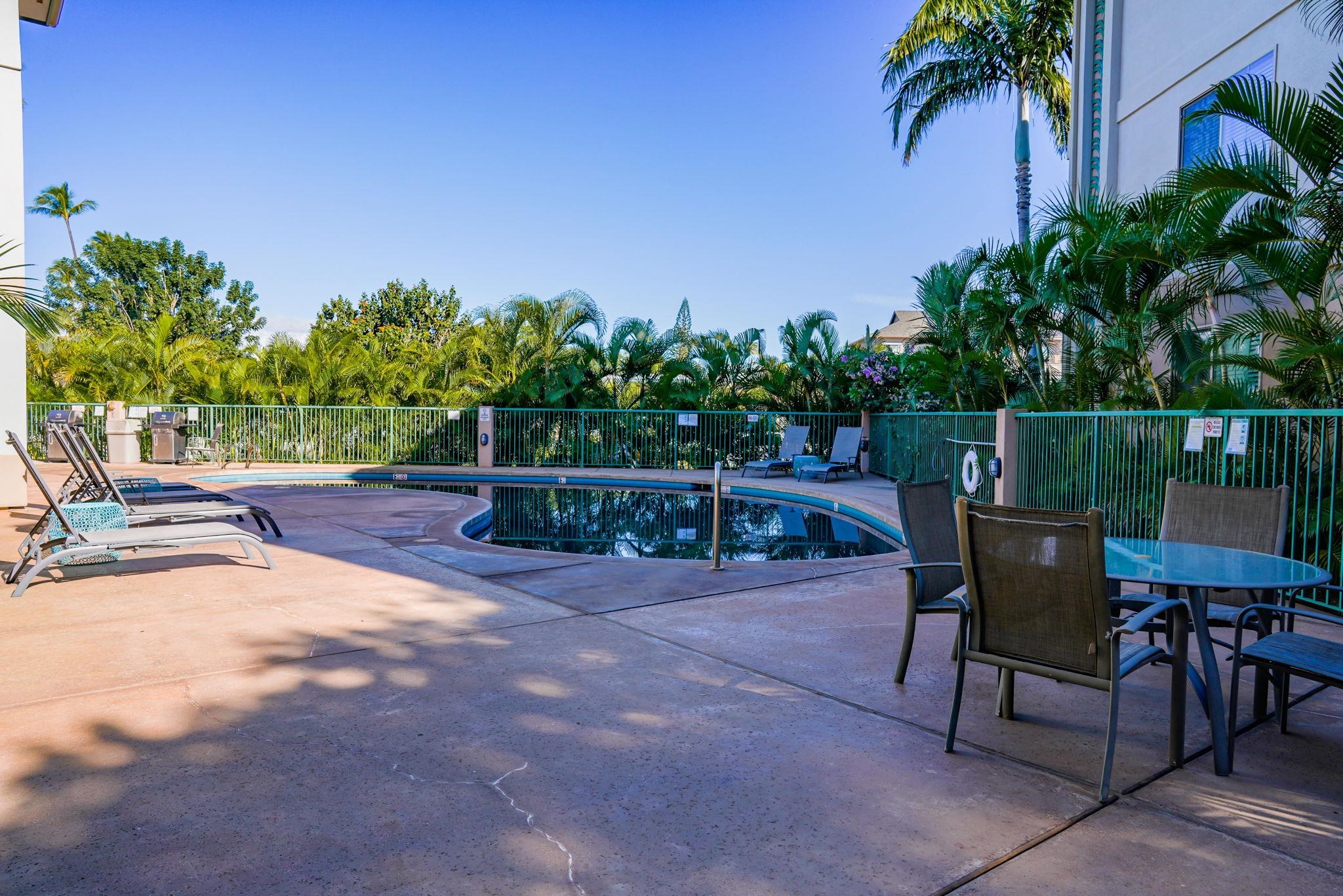 44 Kanani Road, Unit 2202 Kihei, HI 96753 - Photo 42 of 42 a view of a chairs and table in the patio