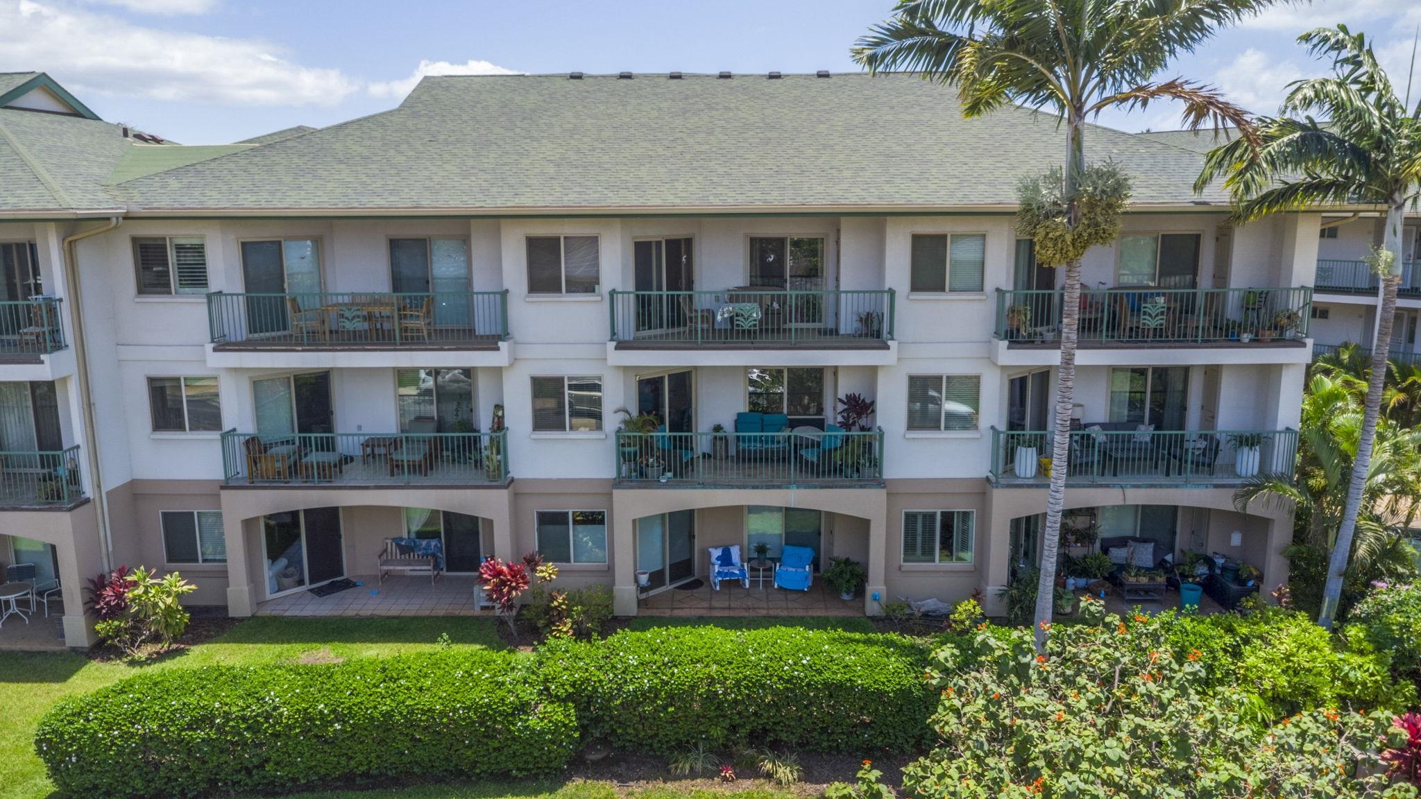 44 Kanani Road, Unit 2202 Kihei, HI 96753 - Photo 6 of 42 a front view of building with yard