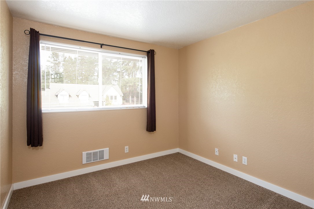 220 154th Place Southeast Bothell, WA 98012 - Photo 18 of 25 an empty room with a window