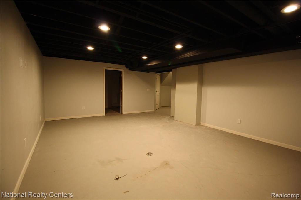 2180 Rochelle Park Drive Rochester Hills, MI 48309 - Photo 26 of 35