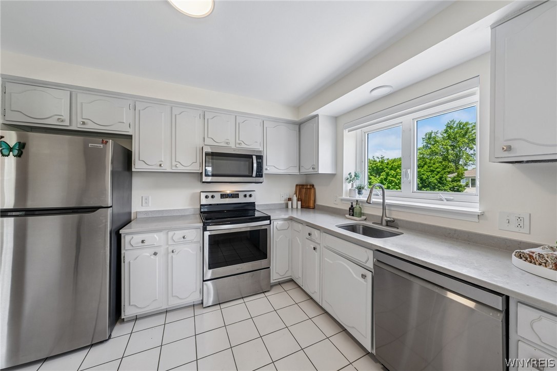 1439 North Forest Road, Unit 5 Amherst, NY 14221 - Photo 9 of 30 kitchen w/included applicances