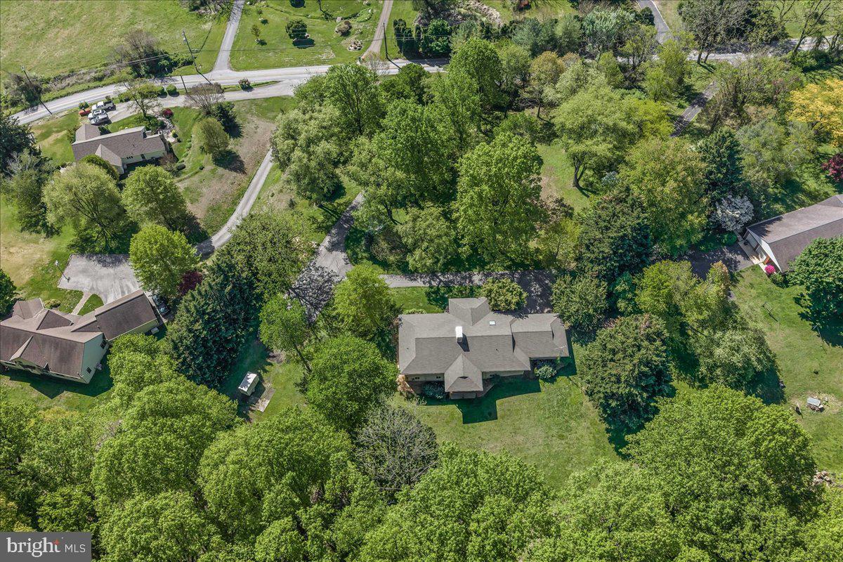 322 Buttonwood Road Landenberg, PA 19350 - Photo 43 of 60 Lush greenery surrounds a cozy home.