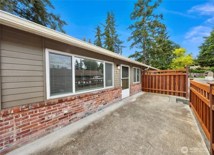 $425,000 | 4050 West Lake Sammamish Parkway Northeast, Unit 2, Redmond, WA 98052