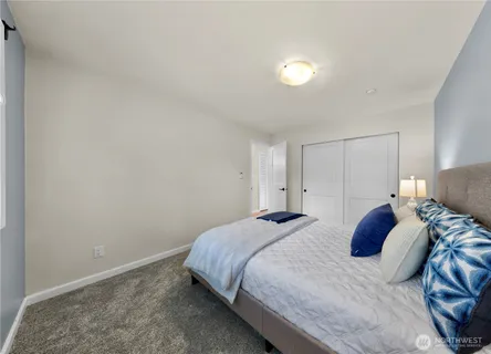 $425,000 | 4050 West Lake Sammamish Parkway Northeast, Unit 2, Redmond, WA 98052