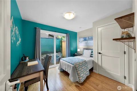 $425,000 | 4050 West Lake Sammamish Parkway Northeast, Unit 2, Redmond, WA 98052