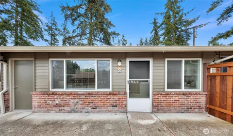 $425,000 | 4050 West Lake Sammamish Parkway Northeast, Unit 2, Redmond, WA 98052