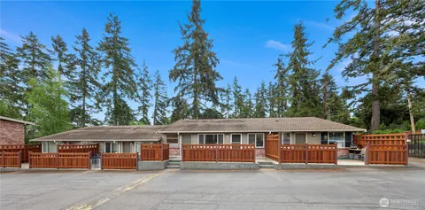 $425,000 | 4050 West Lake Sammamish Parkway Northeast, Unit 2, Redmond, WA 98052