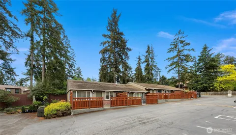 $425,000 | 4050 West Lake Sammamish Parkway Northeast, Unit 2, Redmond, WA 98052