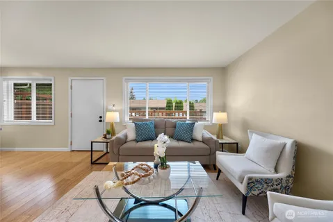 $425,000 | 4050 West Lake Sammamish Parkway Northeast, Unit 2, Redmond, WA 98052