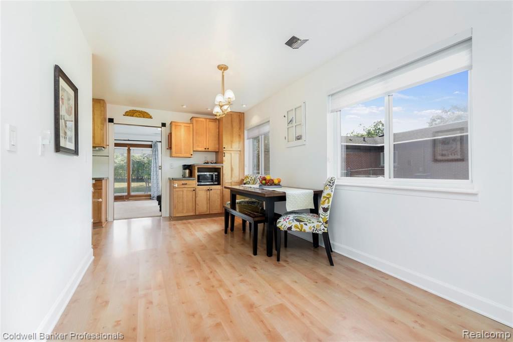 22953 Tuck Road Farmington Hills, MI 48336 - Photo 6 of 24