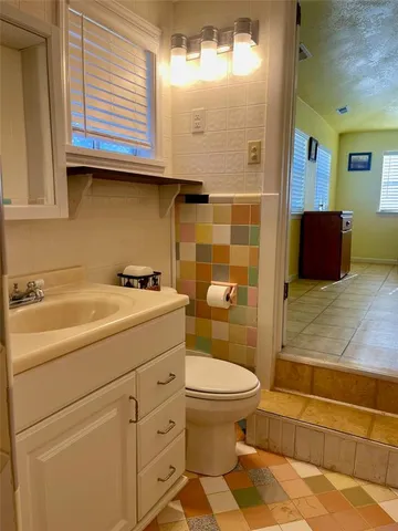 a view of a livingroom with furniture