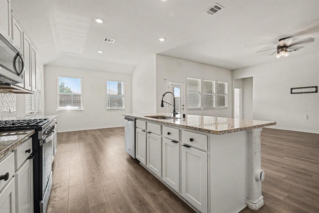 3801 Forest Bend Road Denton, TX 76208 - Photo 10 of 36