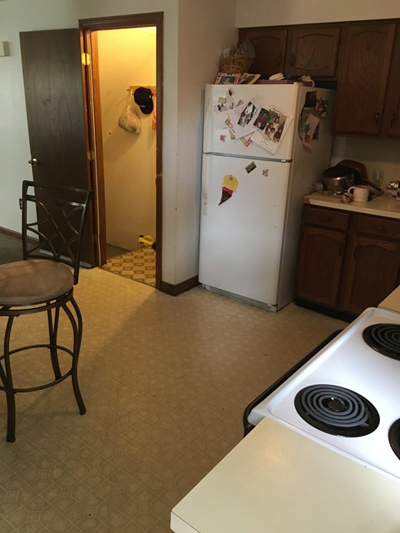 138-140 Roy Street Springfield, MA 01104 - Photo 4 of 11 Gallery Image 4