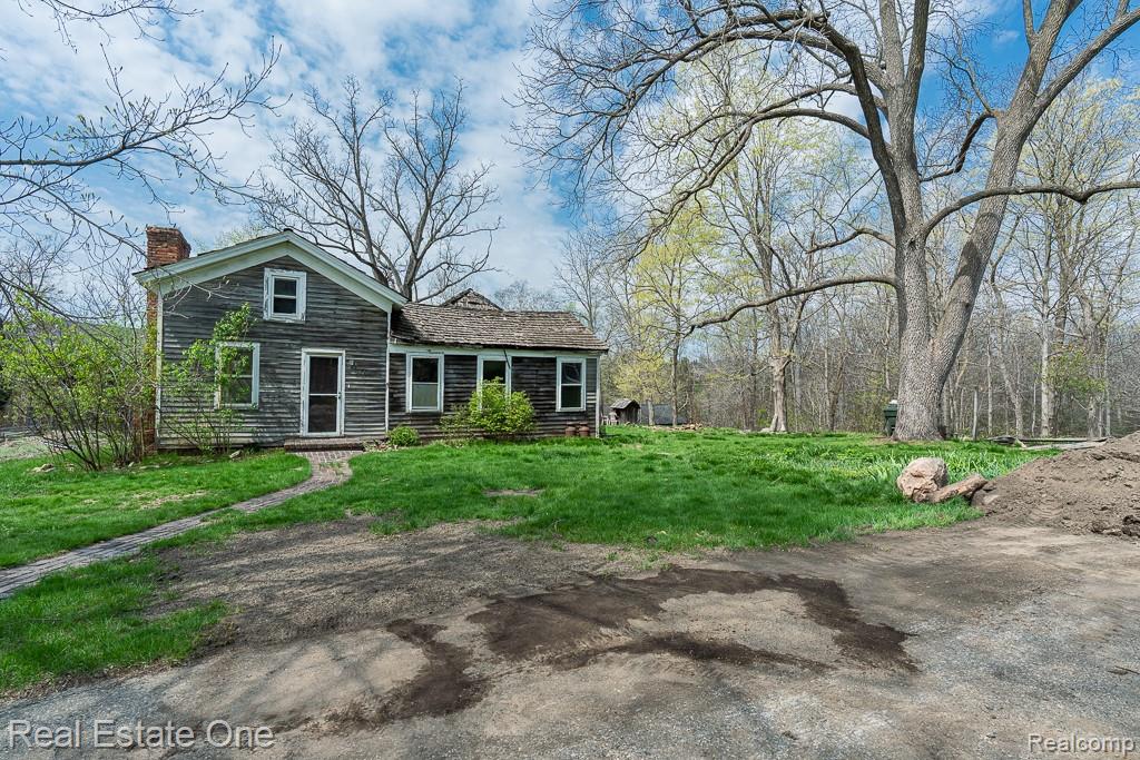 947 East Tienken Road Rochester Hills, MI 48306 - Photo 2 of 12