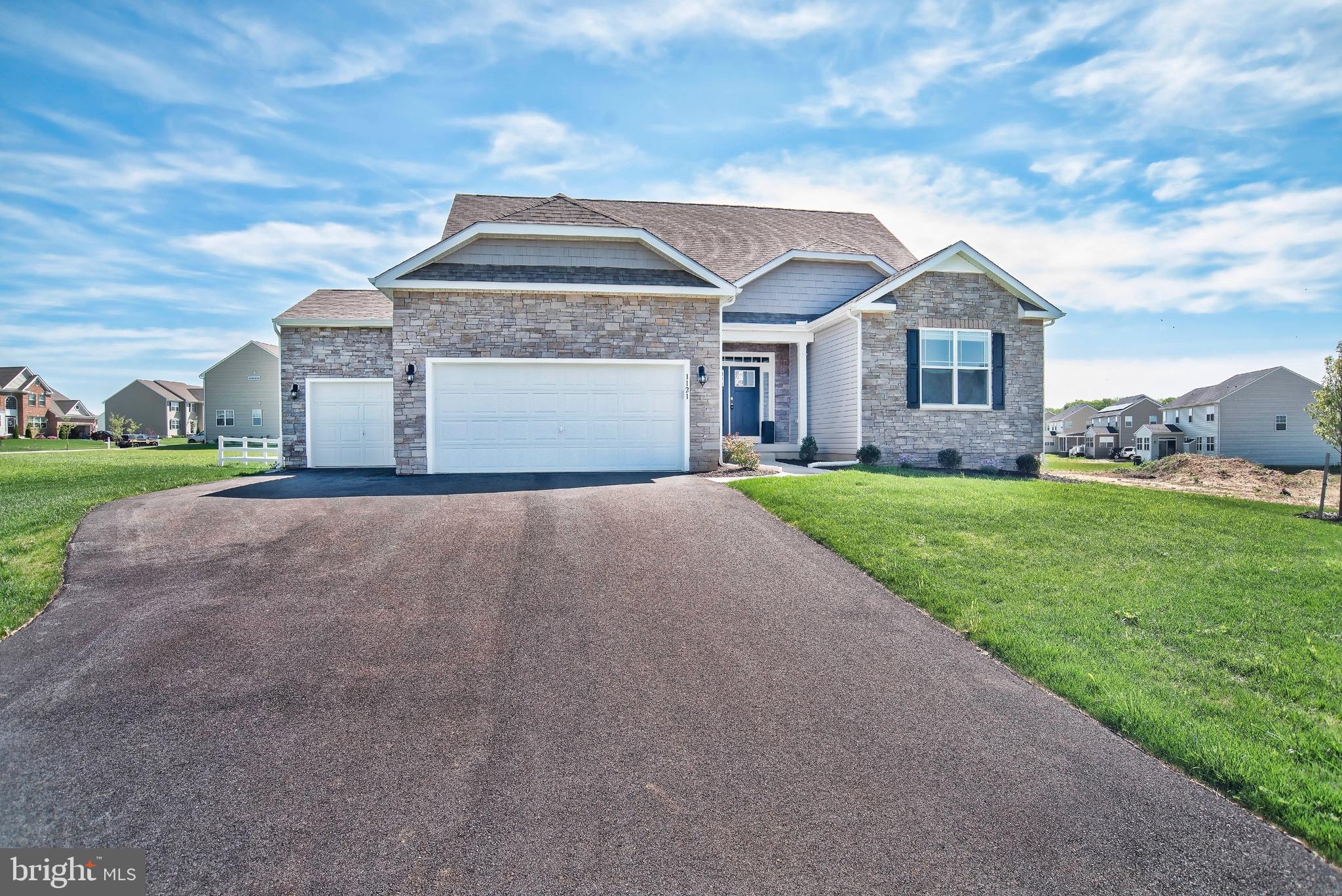 1121 Cardigan Road Middletown, DE 19709 - Photo 3 of 47 Long driveway and three car garage!