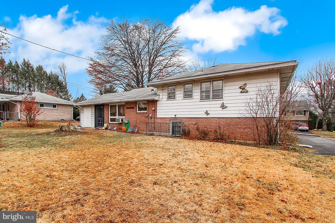 427 Parkside Road Camp Hill, PA 17011 - Photo 23 of 25 Yard
