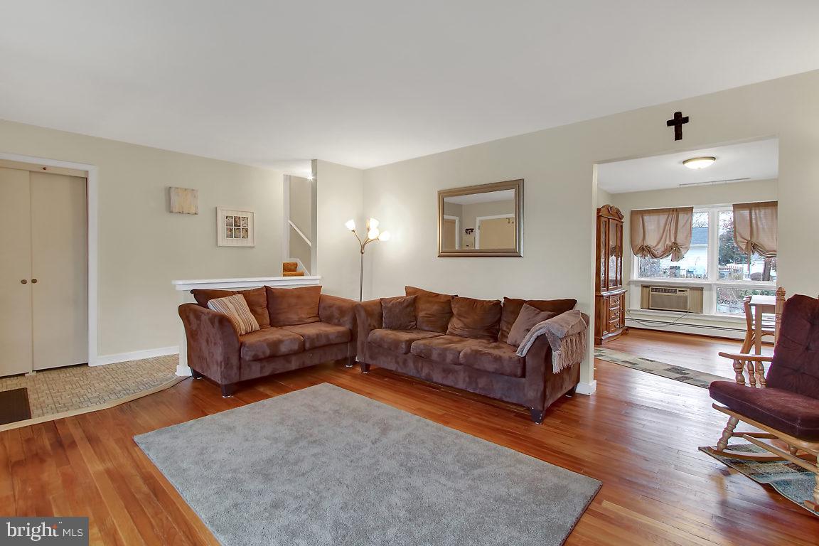 427 Parkside Road Camp Hill, PA 17011 - Photo 4 of 25 Living Room
