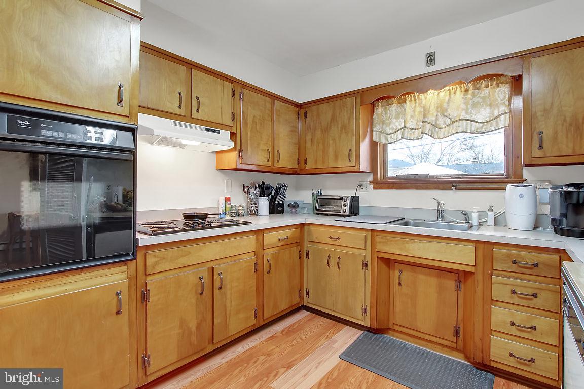 427 Parkside Road Camp Hill, PA 17011 - Photo 7 of 25 Kitchen