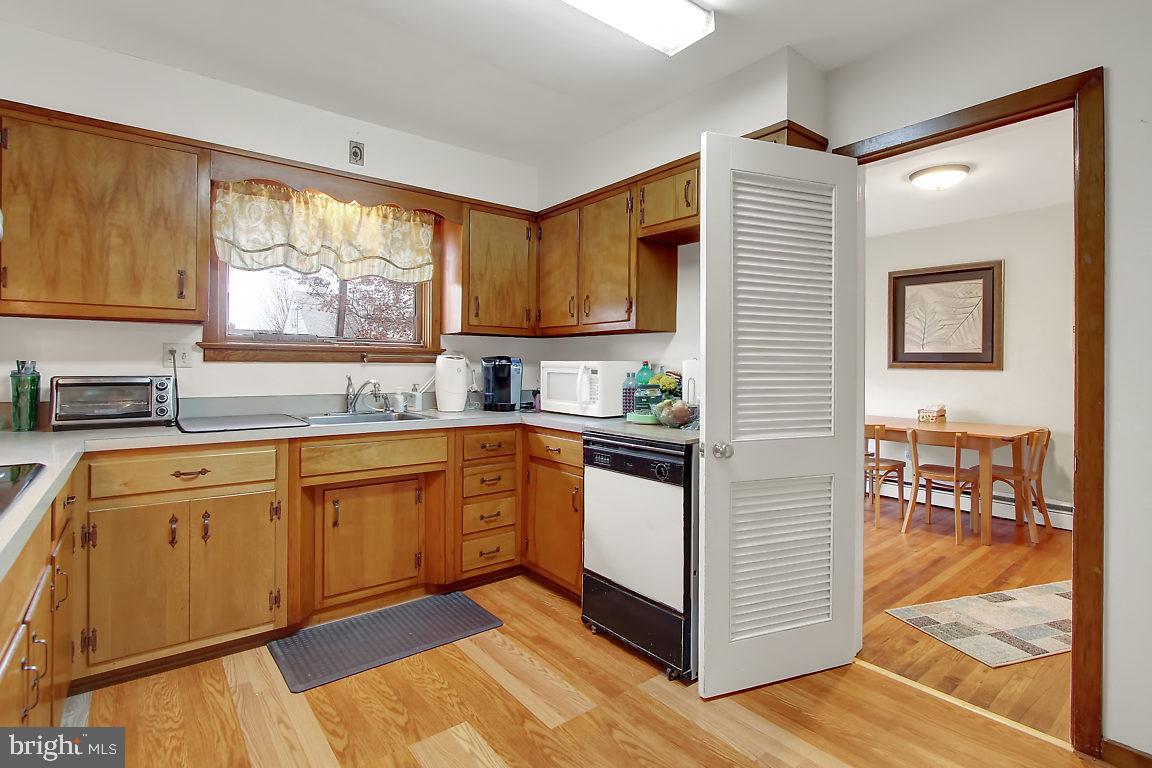 427 Parkside Road Camp Hill, PA 17011 - Photo 8 of 25 Kitchen