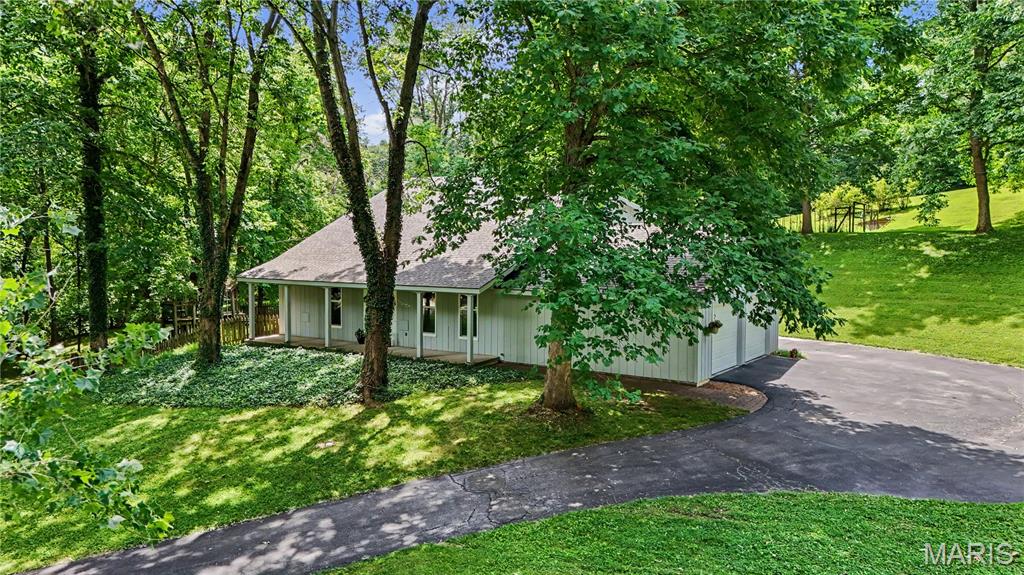 4120 Charbonier Road Florissant, MO 63031 - Photo 3 of 53