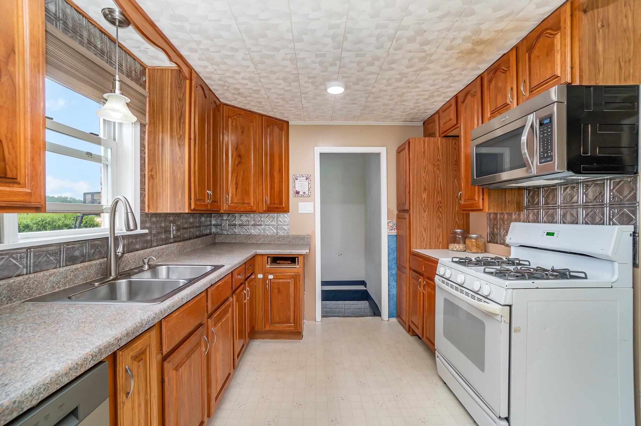 4012 11 Mile Road Auburn, MI 48611 - Photo 8 of 29 Gallery Image 8