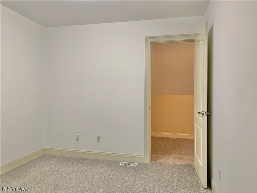 5716 Cherokee Road Cleveland, OH 44124 - Photo 16 of 18