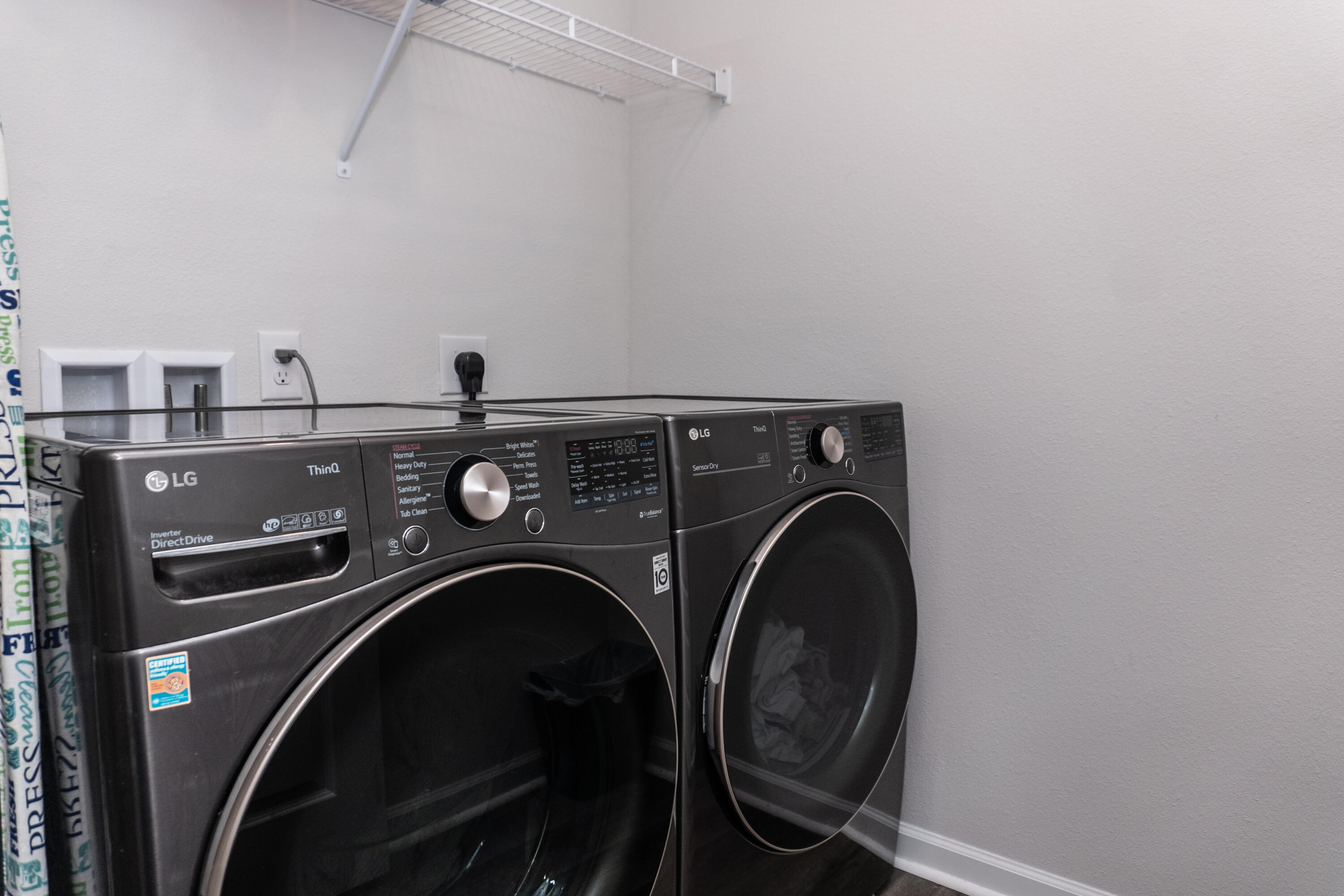 3431 Phoenix Court Crestview, FL 32539 - Photo 26 of 29 a utility room with dryer and washer