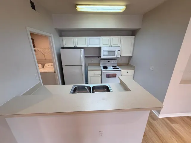 $1,350 | 5506 Metrowest Boulevard, Unit 211, Orlando, FL 32811