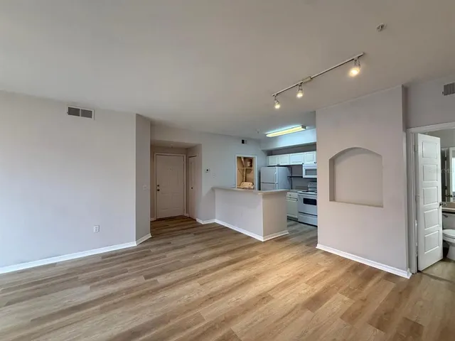 $1,350 | 5506 Metrowest Boulevard, Unit 211, Orlando, FL 32811